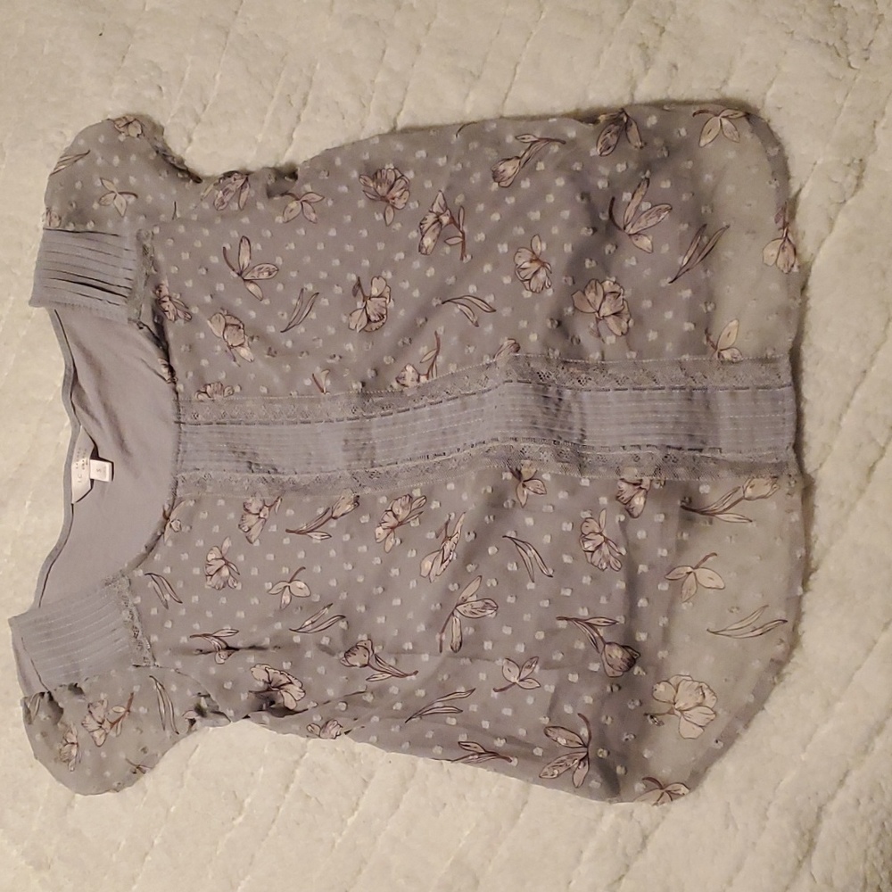 Lauren Conrad women small shirt, gray with pink/purple accent